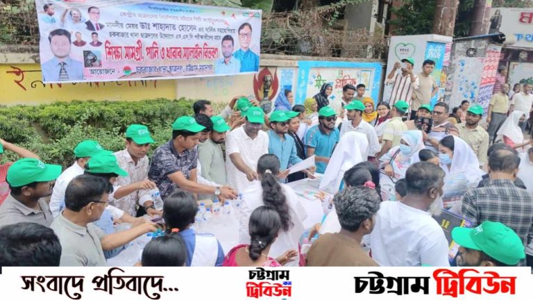 চট্টগ্রামে ছাত্রদলের উদ্যোগে এসএসসি পরিক্ষার্থীদের মাঝে শিক্ষাসামগ্রী এবং খাবার পানি ও স্যালাইন বিতরণ
